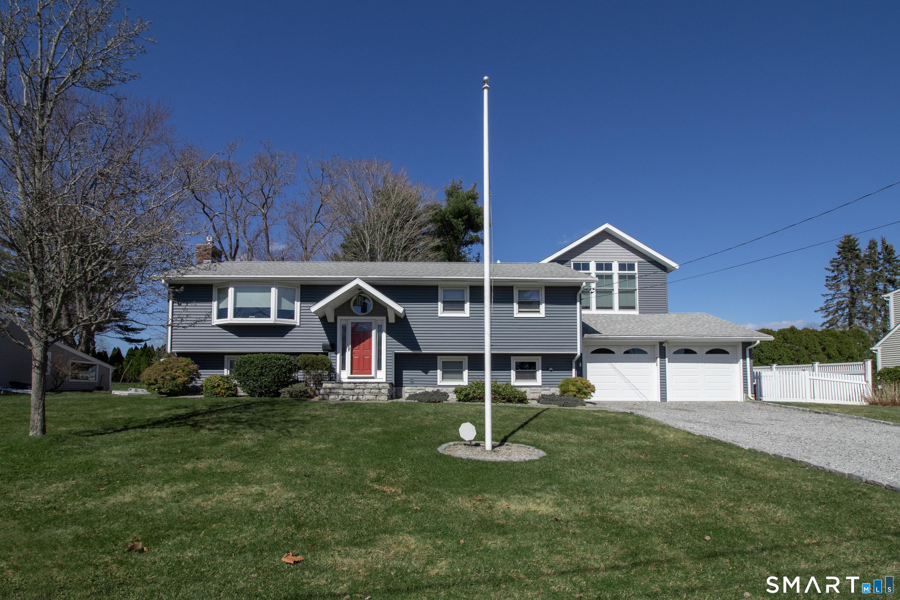 Image 1Front of House: Quiet location at the end of Indian Drive.