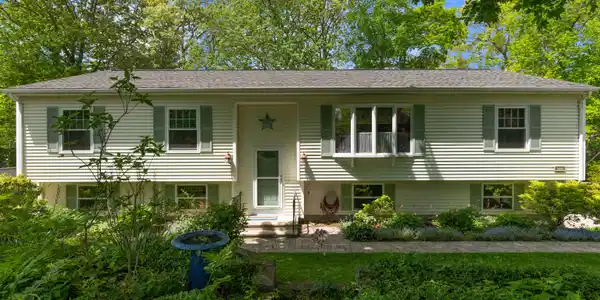 16 Laurelwood Drive