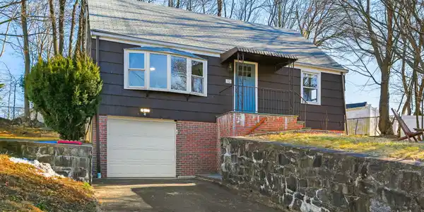 12 Arbor Court