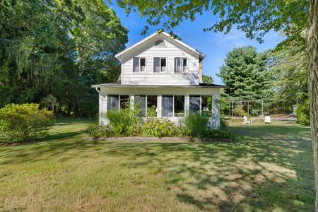 11 Sunset Avenue