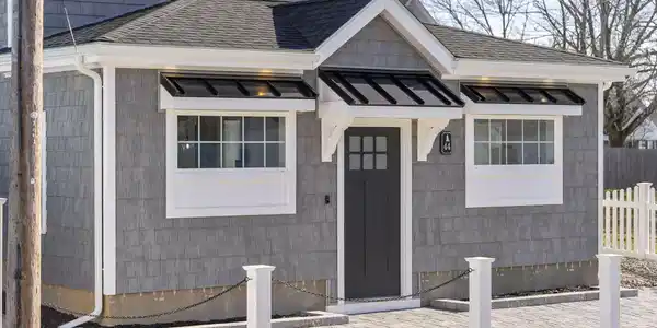 Image 2Front of House
