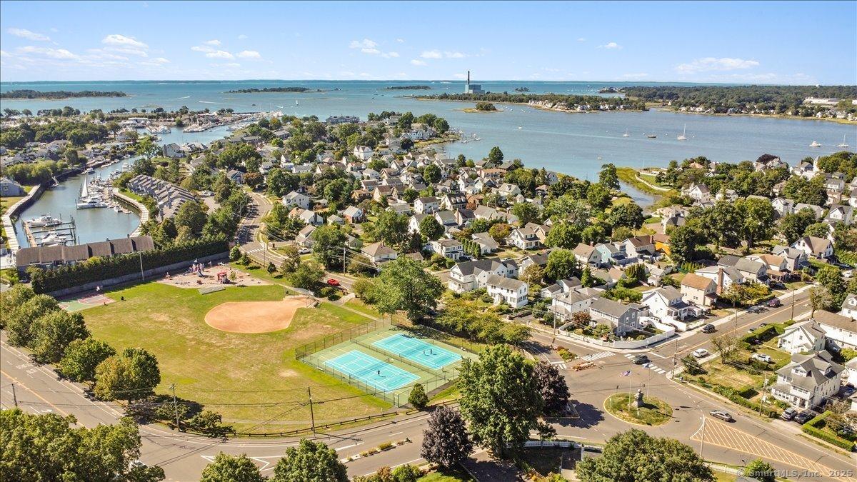 Image 1: Seconds away from park w/ tennis courts/playground