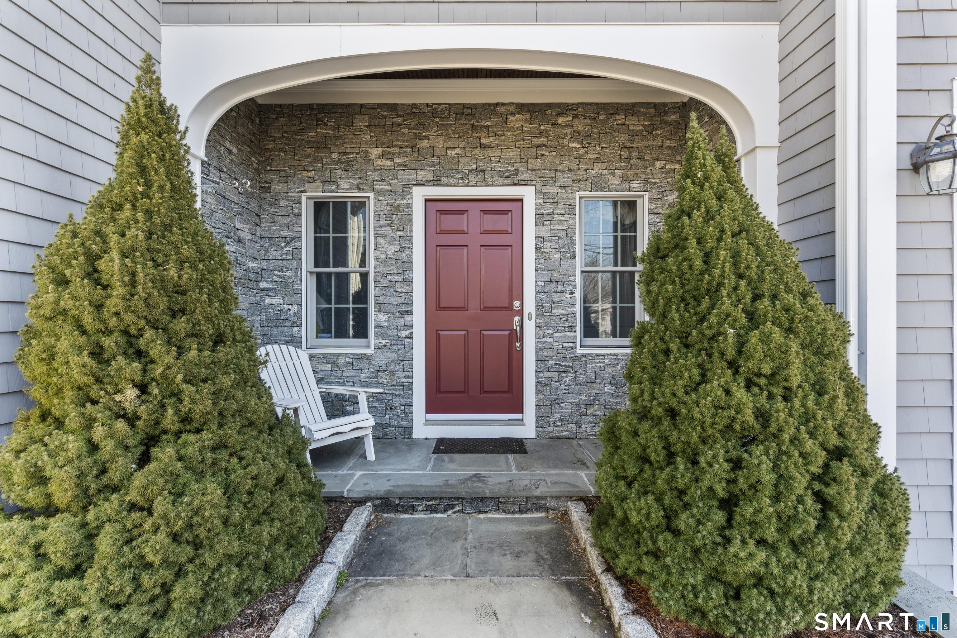 Image 3: Side front entrance