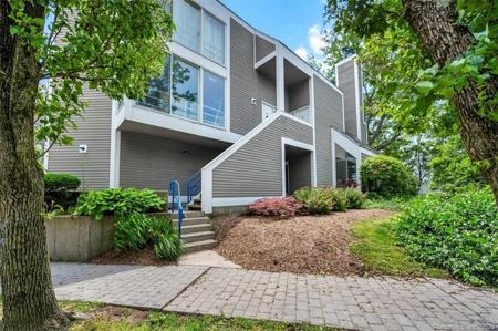 72 Harbour Close