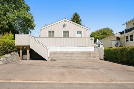 11 Peninsular Avenue