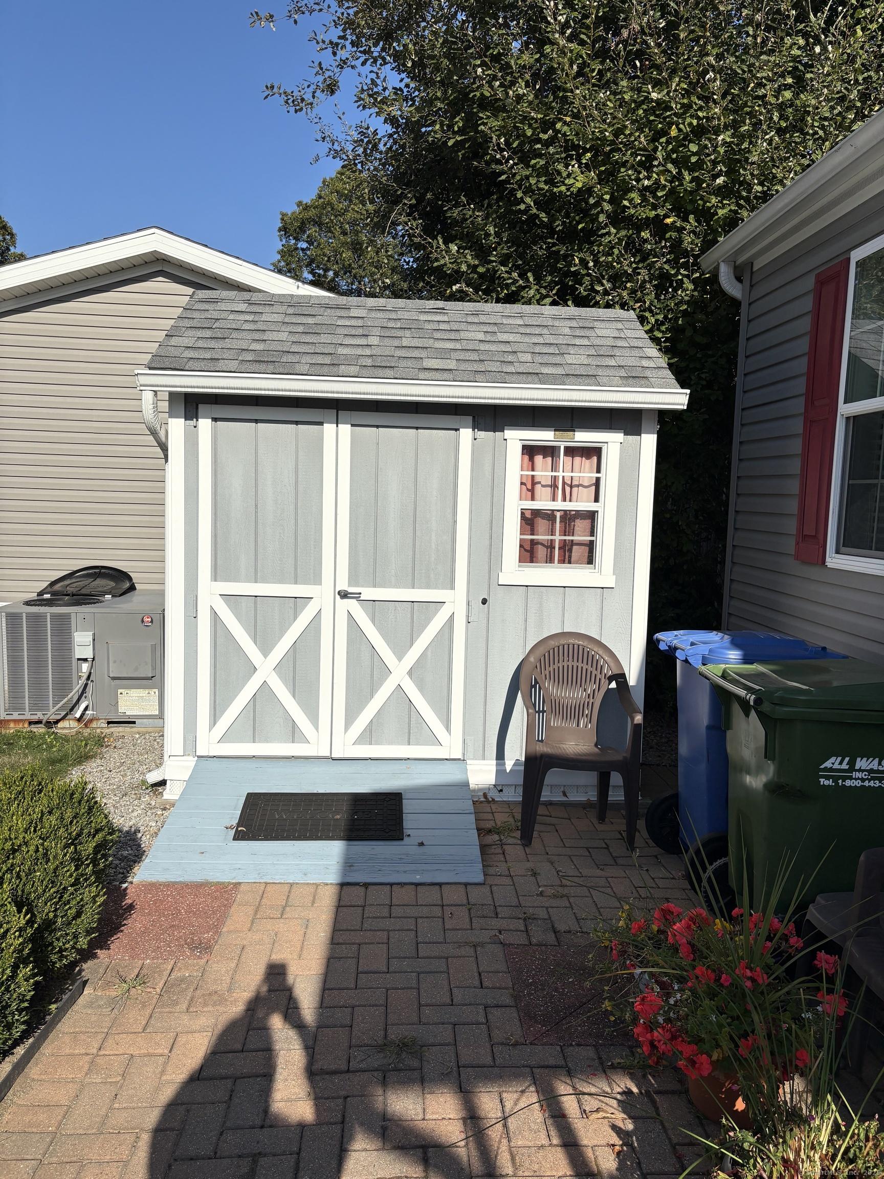 Image 2: Shed for extra storage.
