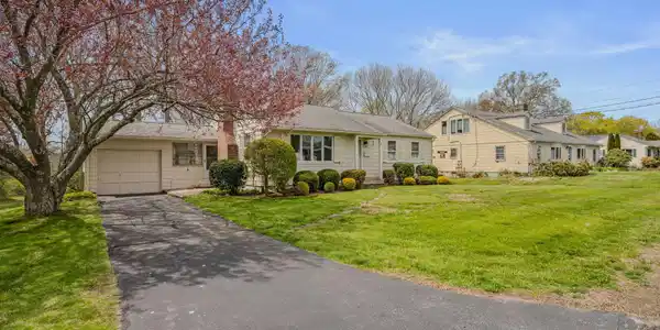 4 Champlin Hill Court