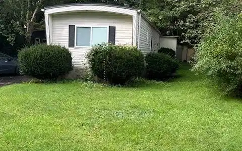 6 Woodsedge Lane