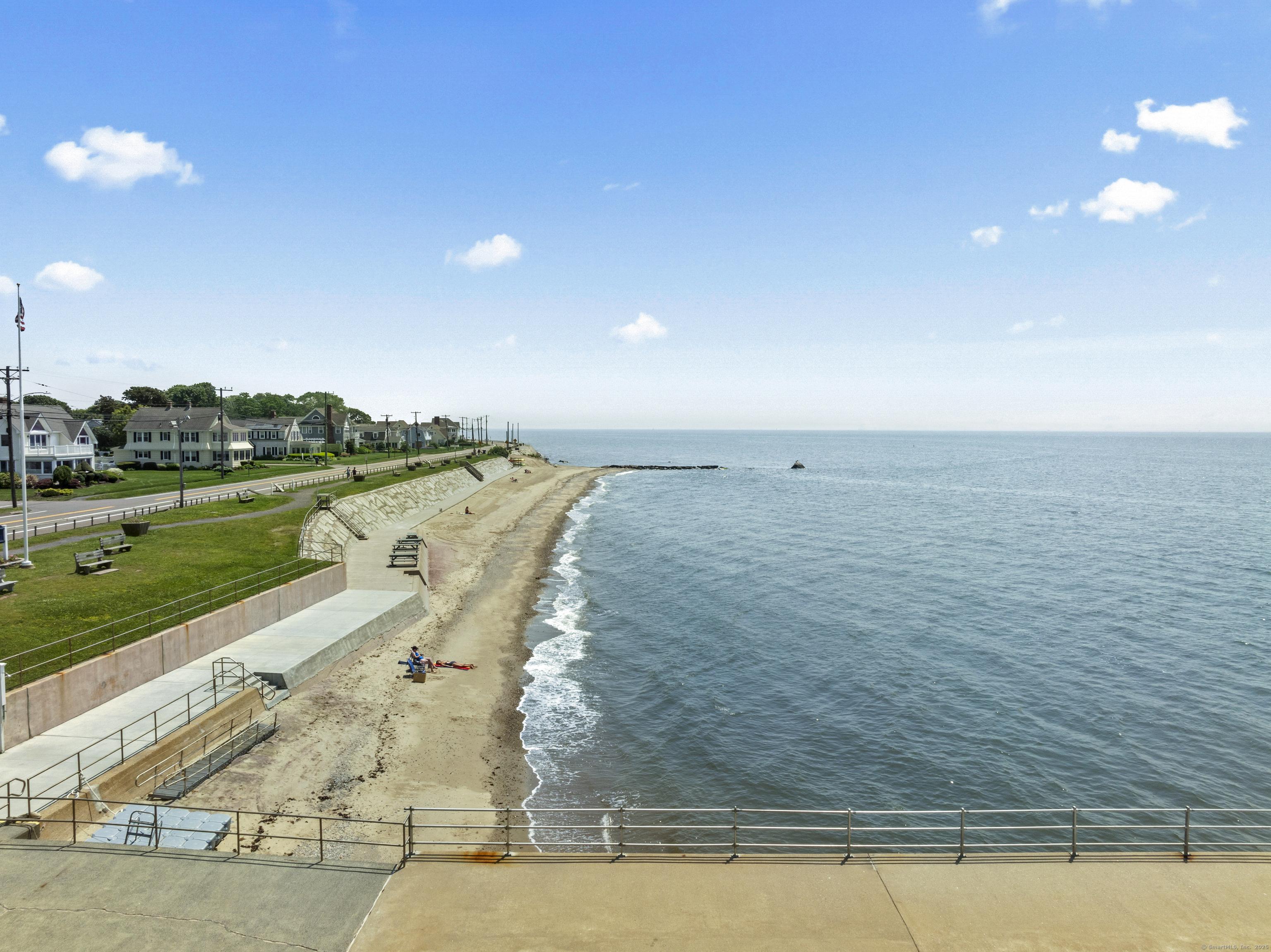 Image 2: Knollwood Beach is only a short stroll away