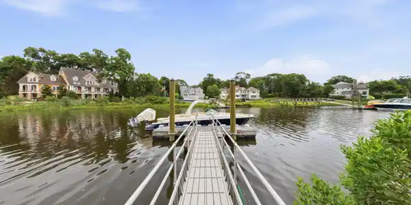 Image 2Dock: Able to access Long Island Sound even at low tide