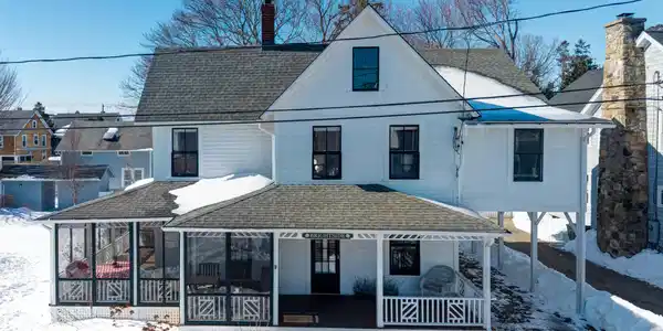 11 Tuxis Road