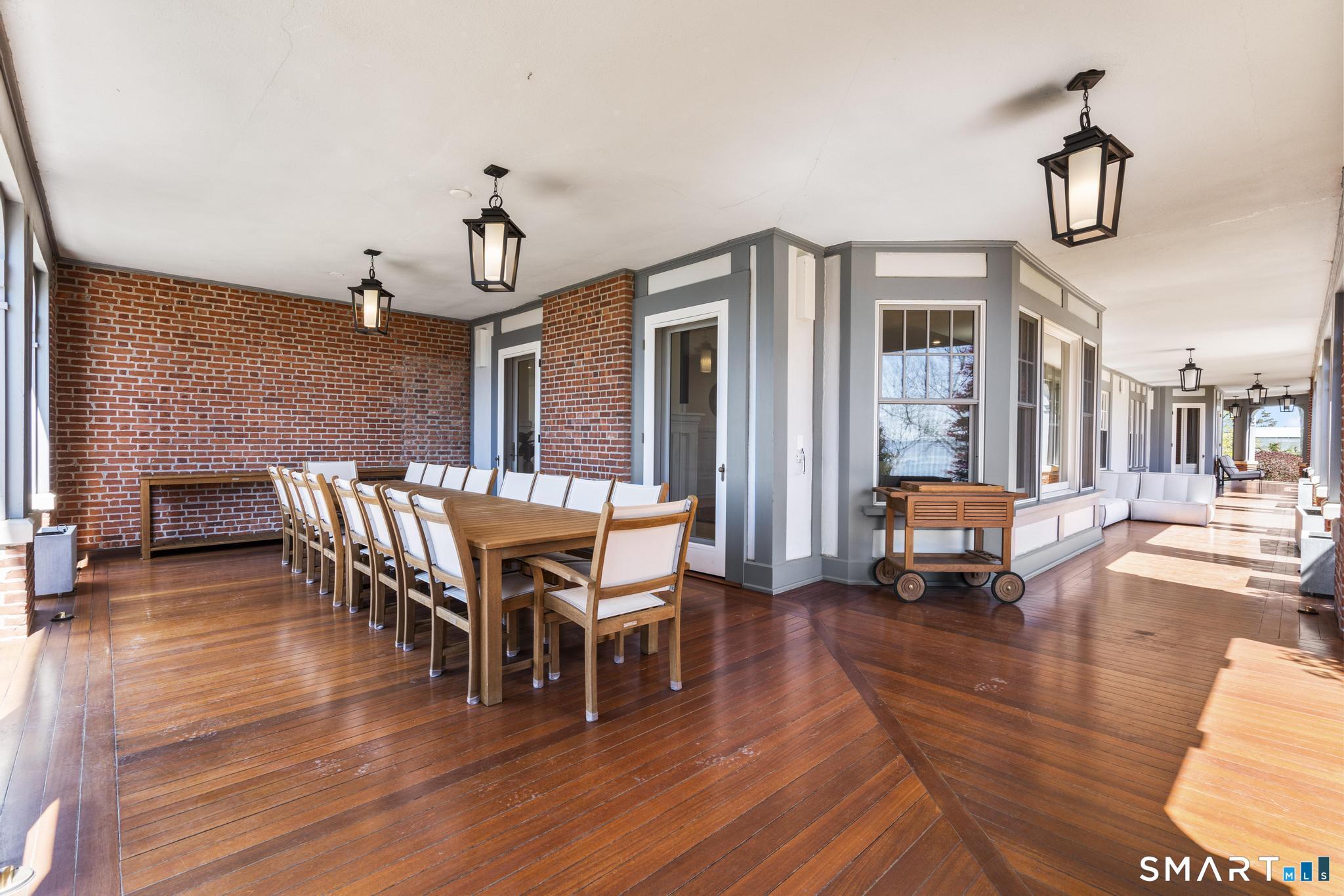 Image 4: Rogers Island-Mahogany wrap-around porch