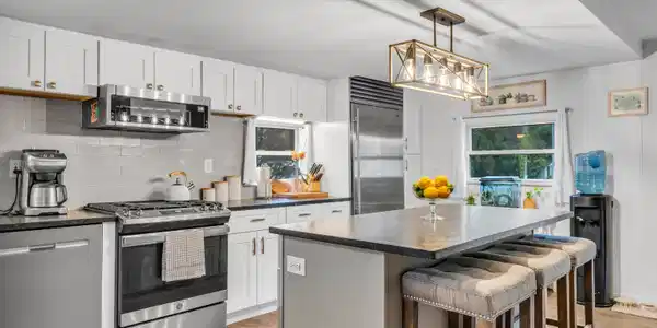 Image 4Kitchen: Stainless Steel Appliances