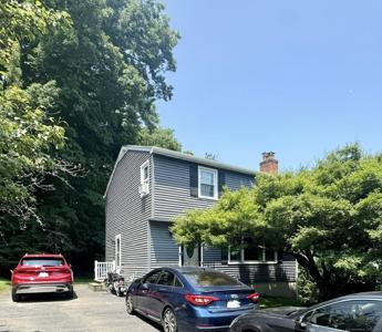 18 Robins Square East