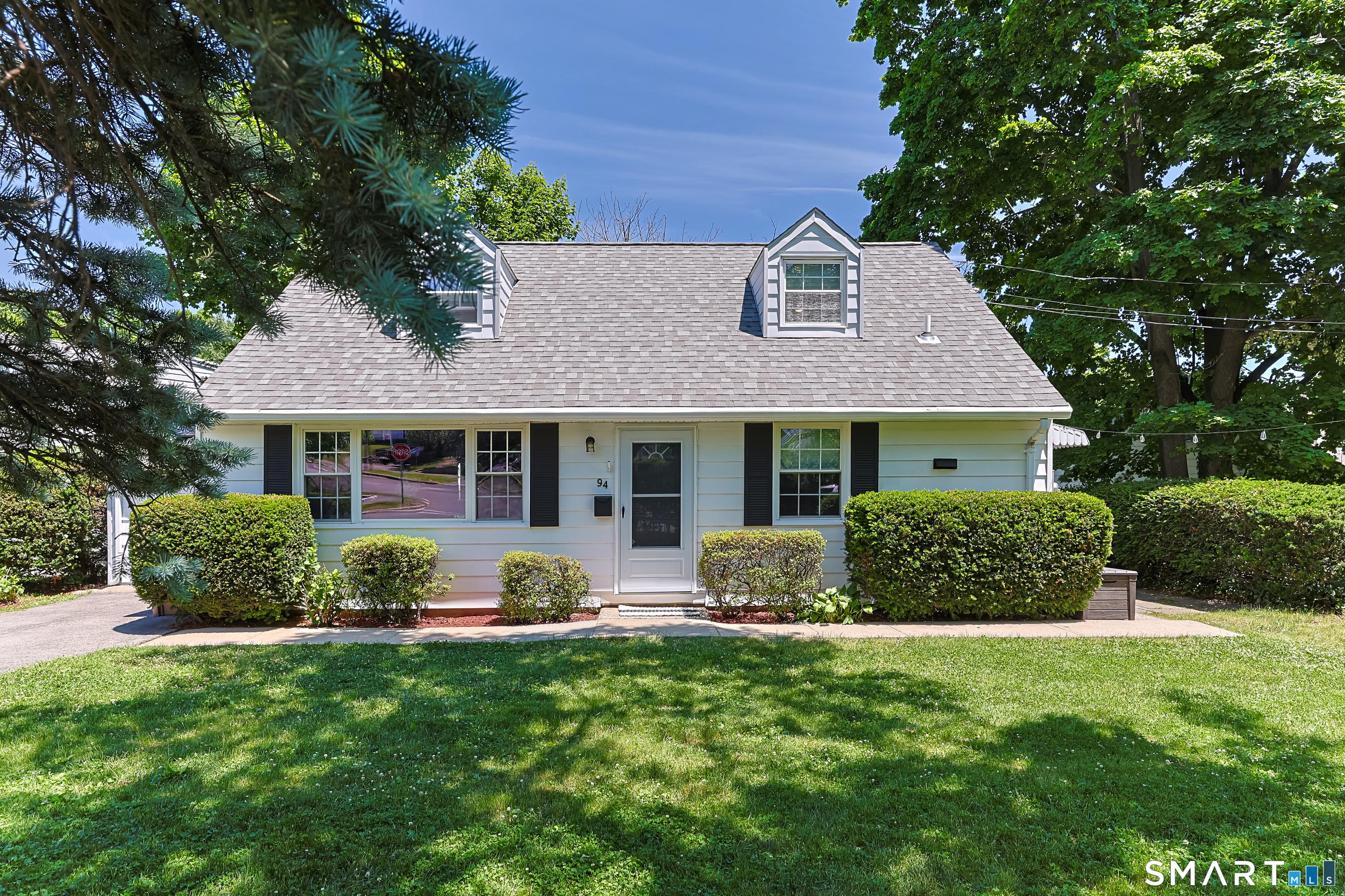 Image 1Front of House