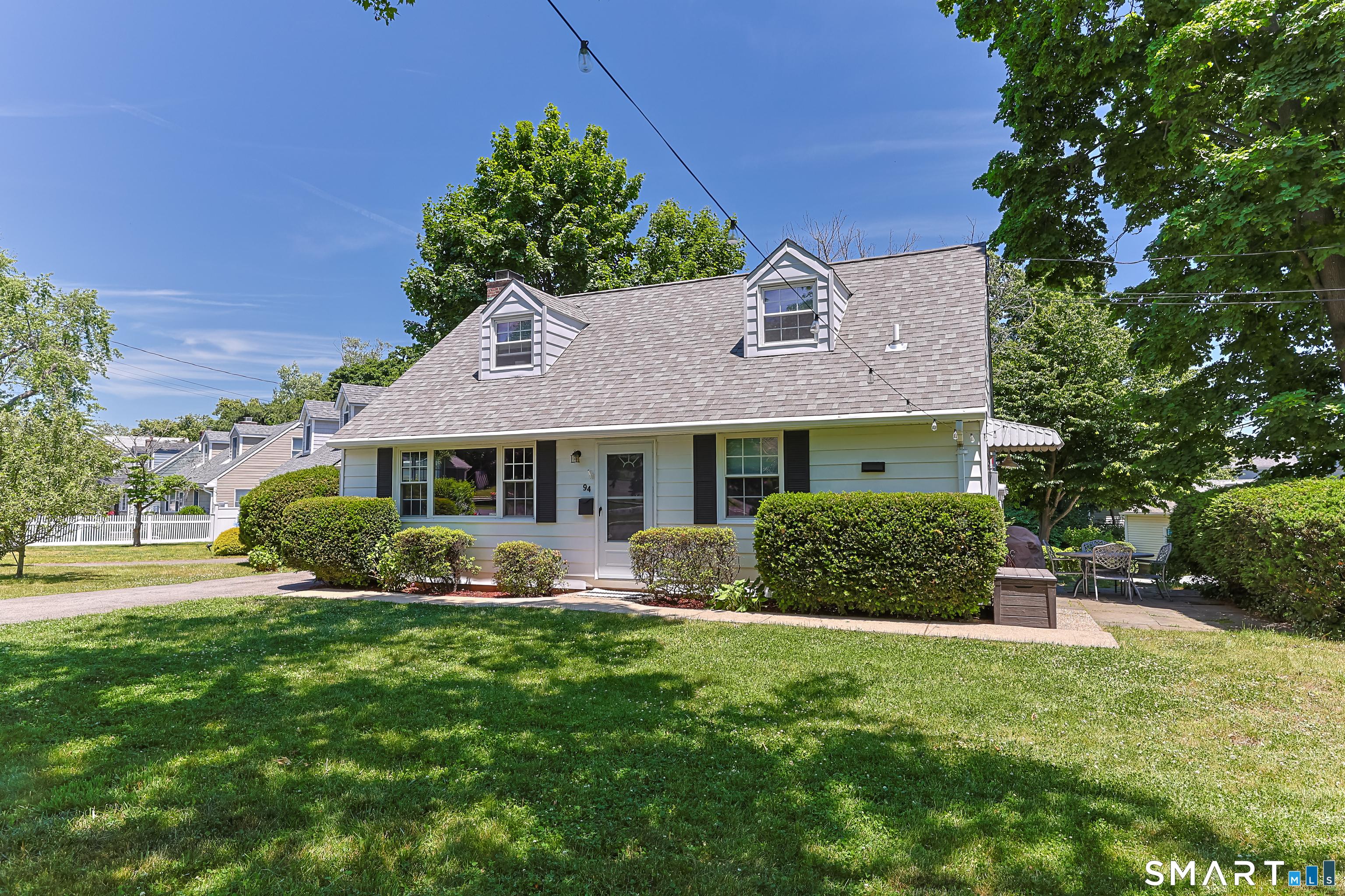 Image 4Front of House