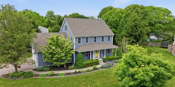 28 River Crest Drive