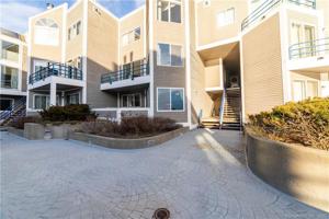 4 Harbour Close