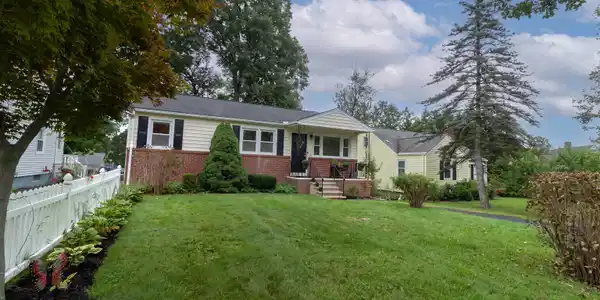 Image 2Front of House