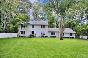 15 Wake Robin Road