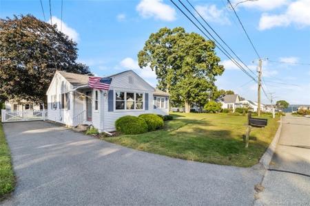27 Sea Breeze Avenue