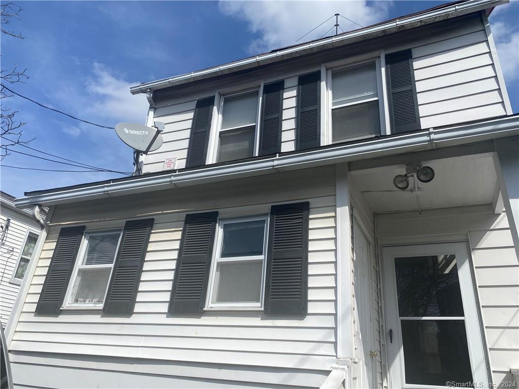 Image 4: Master Bedroom's Entrances (Outside door & Hallway Door)