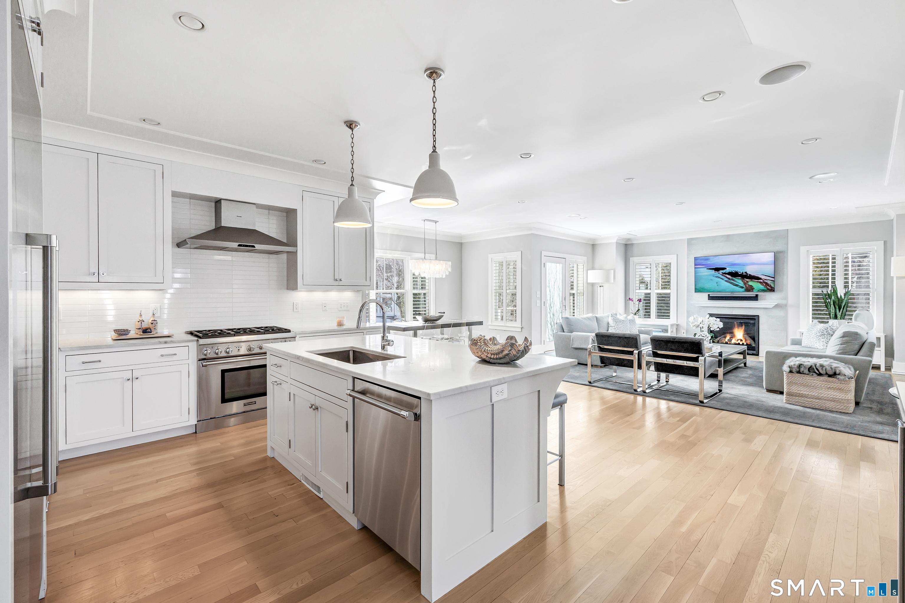 Image 4: Your dream kitchen awaits with everything at your fingertips.