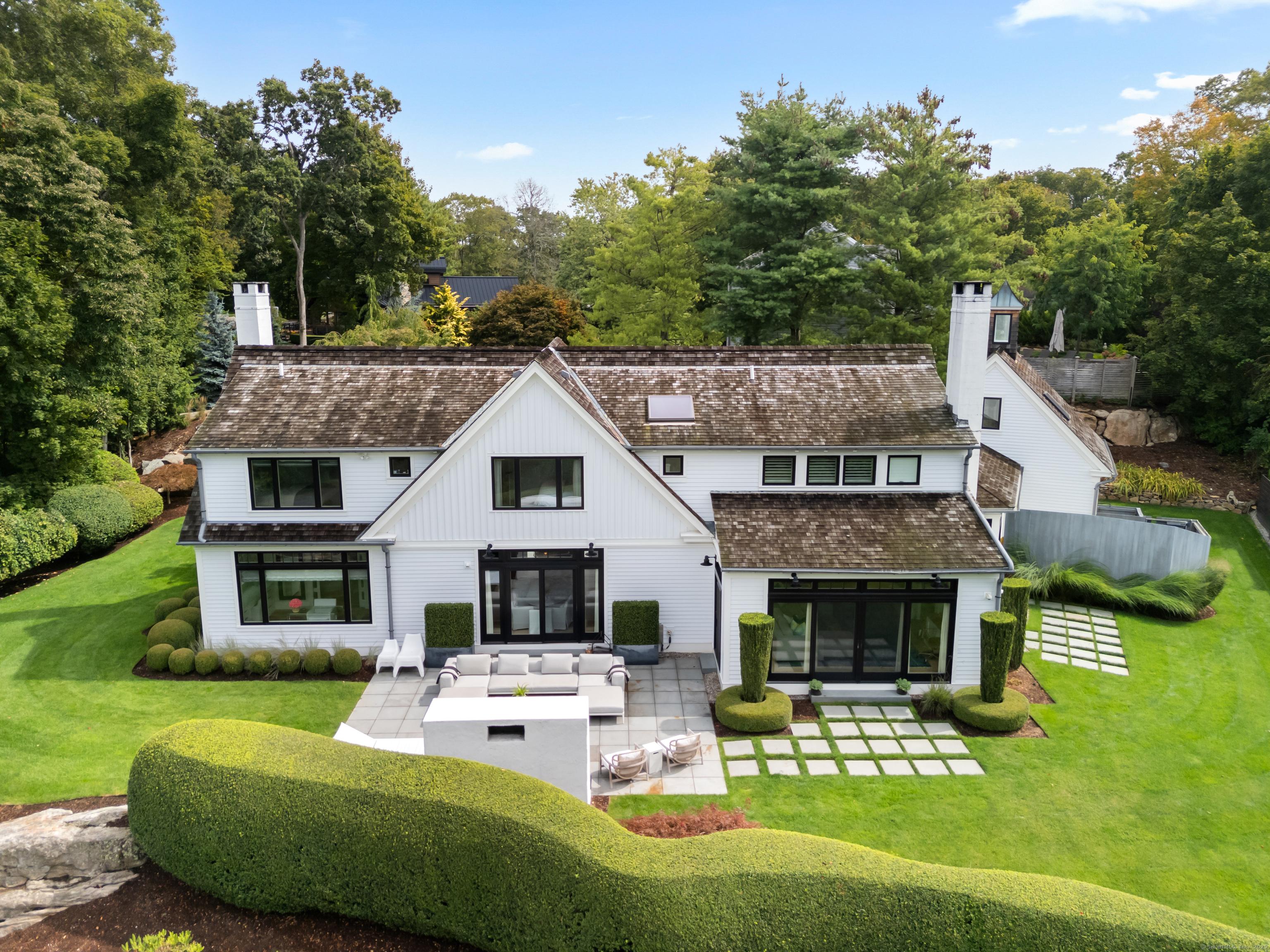 Image 4Back of House: Picture perfect yard.