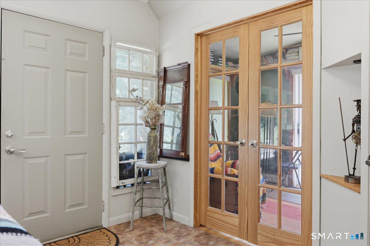 Image 4: Front entrance.