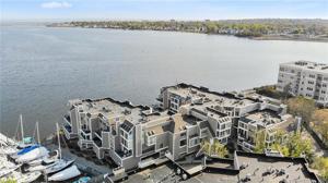 60 Harbour Close