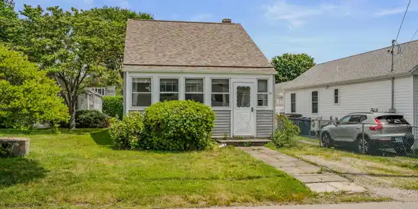 10 Swan Avenue