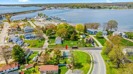 13 Niantic River Road