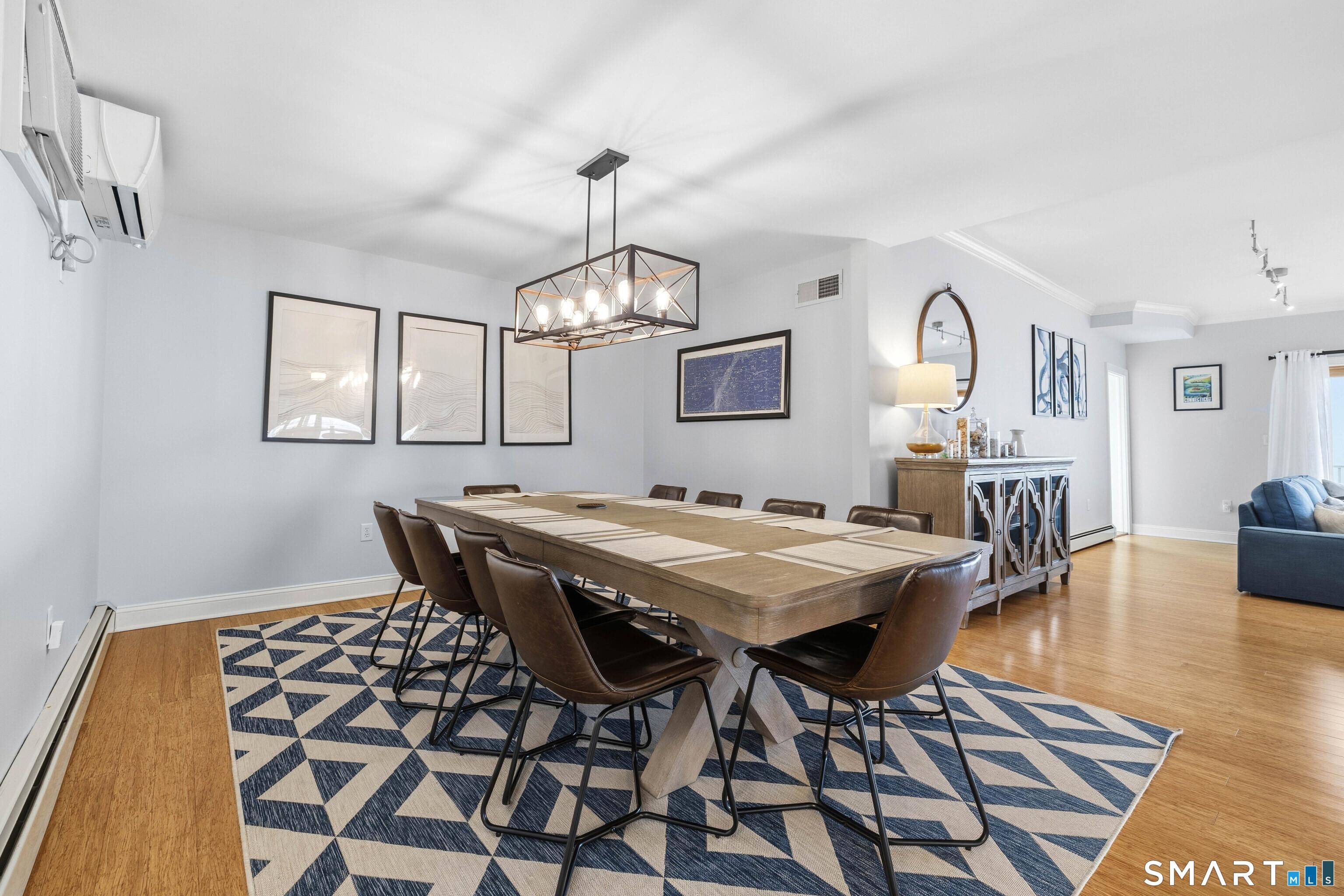Image 4: Dining area off kitchen and living room