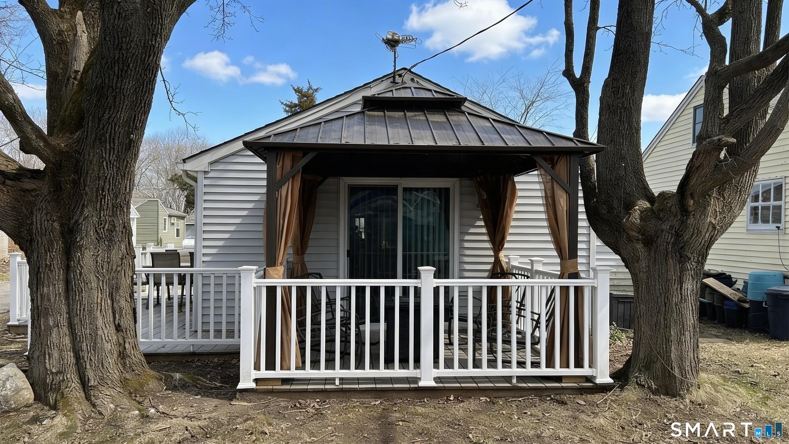 Image 3: Pergola on side of deck