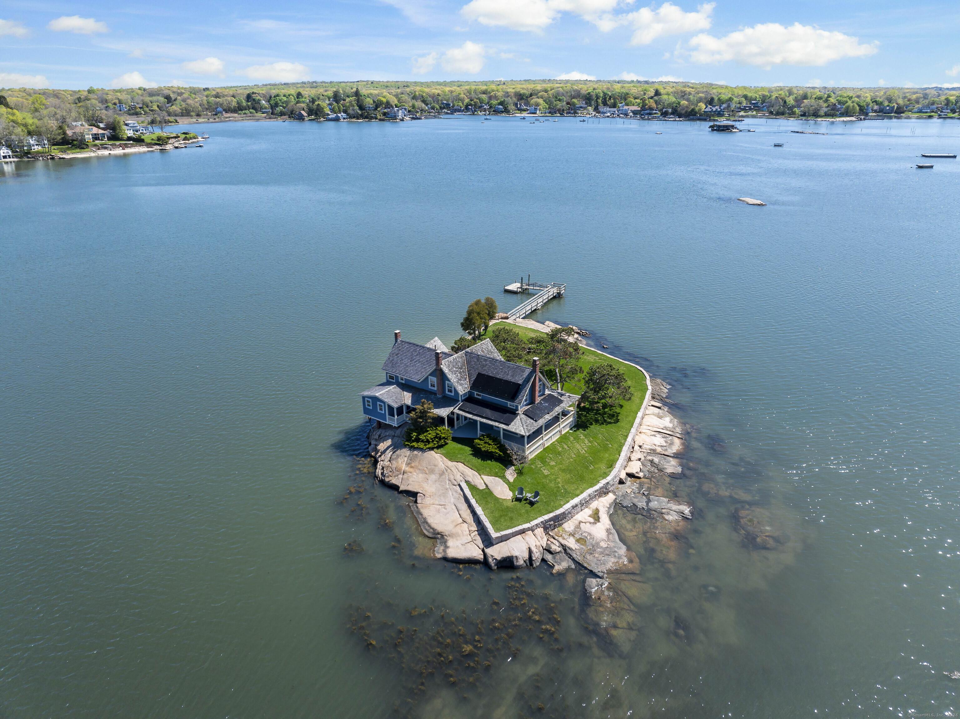 Image 4: Stone's throw away from mainland. Easy access from Stony Creek.