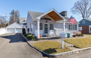 21 Crescent Bluff Avenue