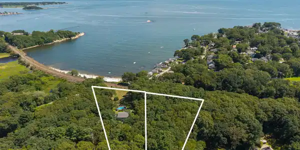 Image 2: Right side 17 Oakridge with house. Left side 13 Oakridge undeveloped land