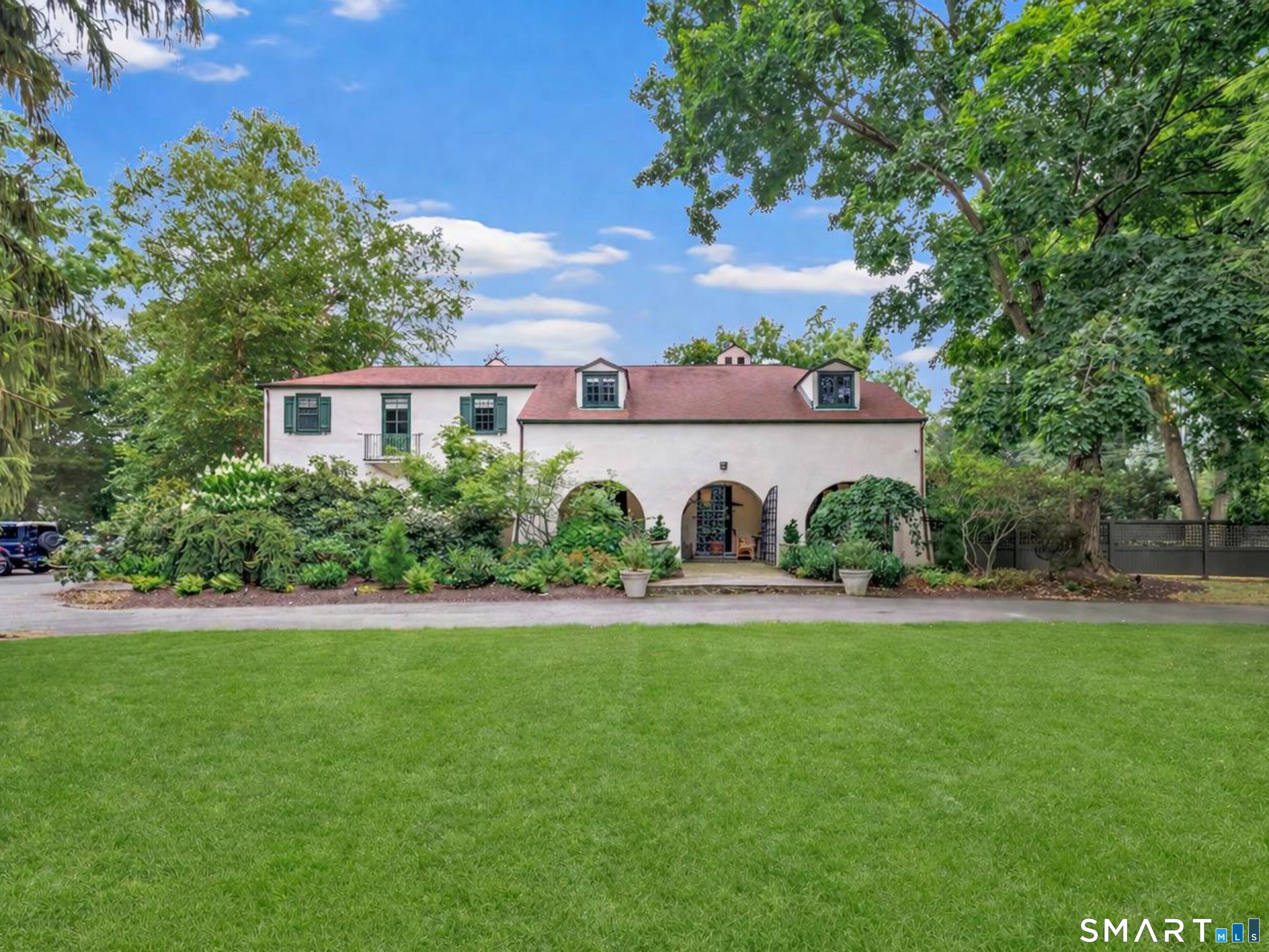 Image 4: European-style Colonial with privacy and so much charm!