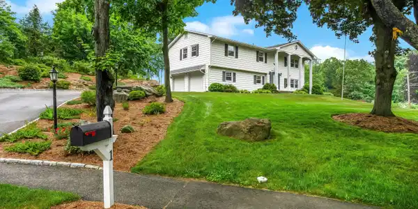 1 Woodchuck Court West