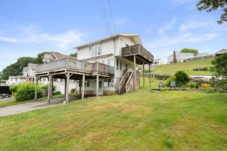 8 Griswold Drive