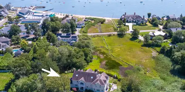 10 Middle Beach Road West