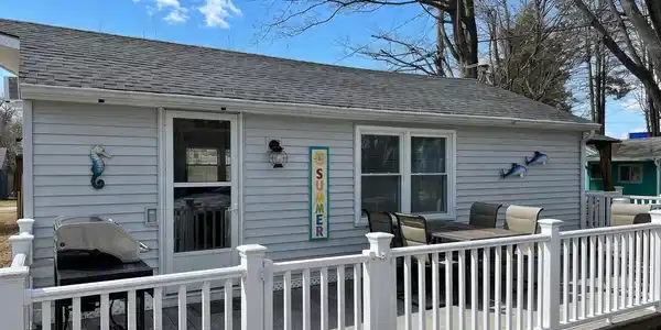 Image 2: Entrance through wraparound deck