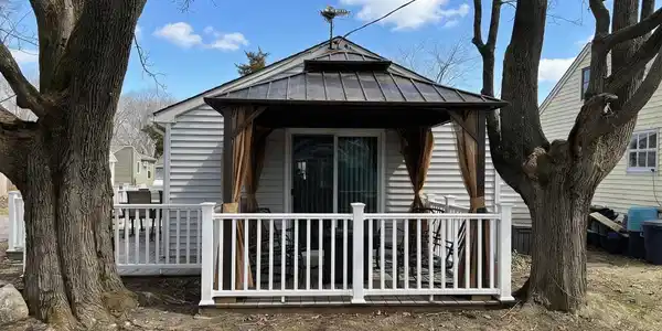 Image 3: Pergola on side of deck