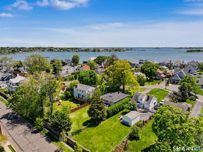 10 Shorefront Park