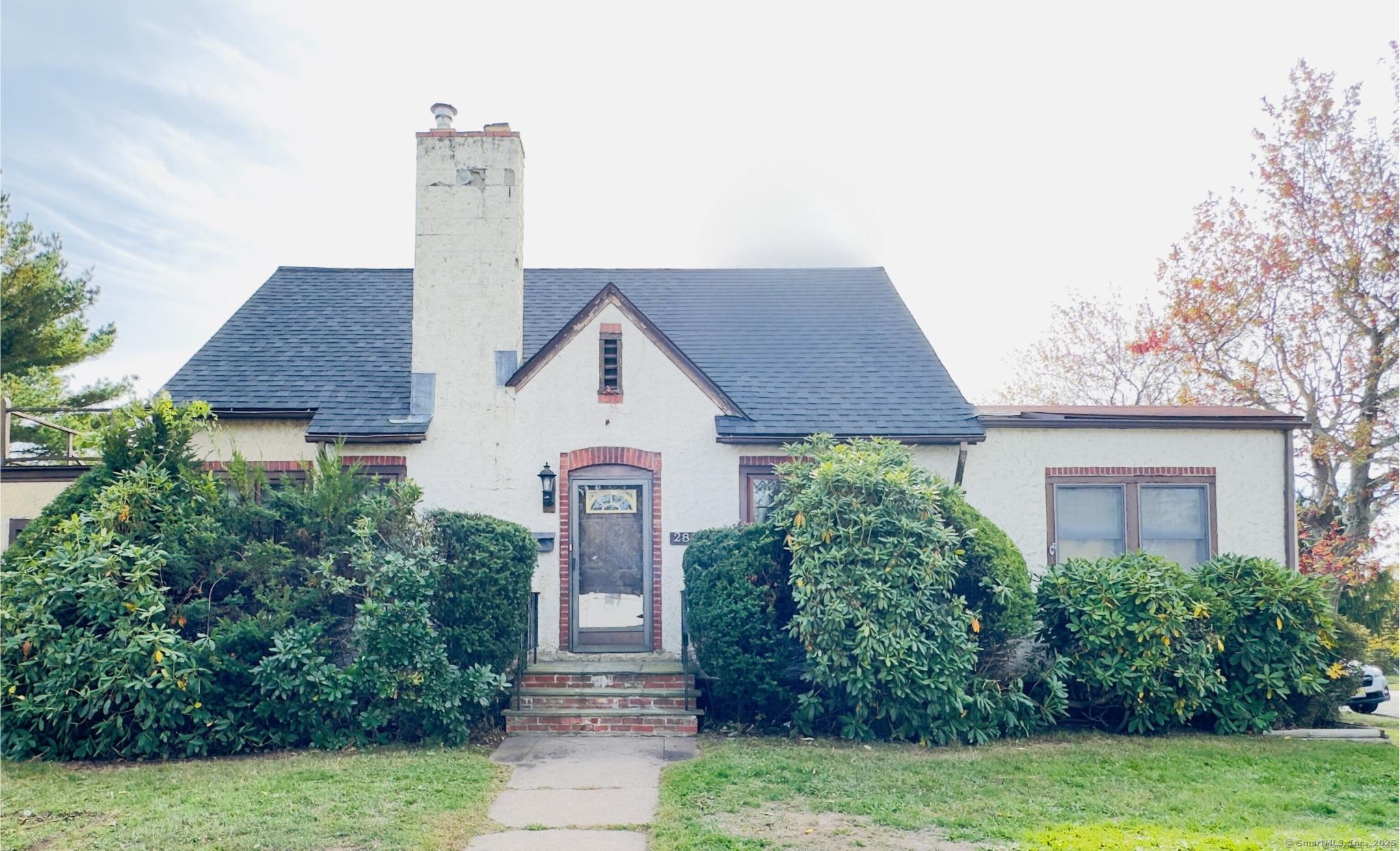 Image 2: Charming cape