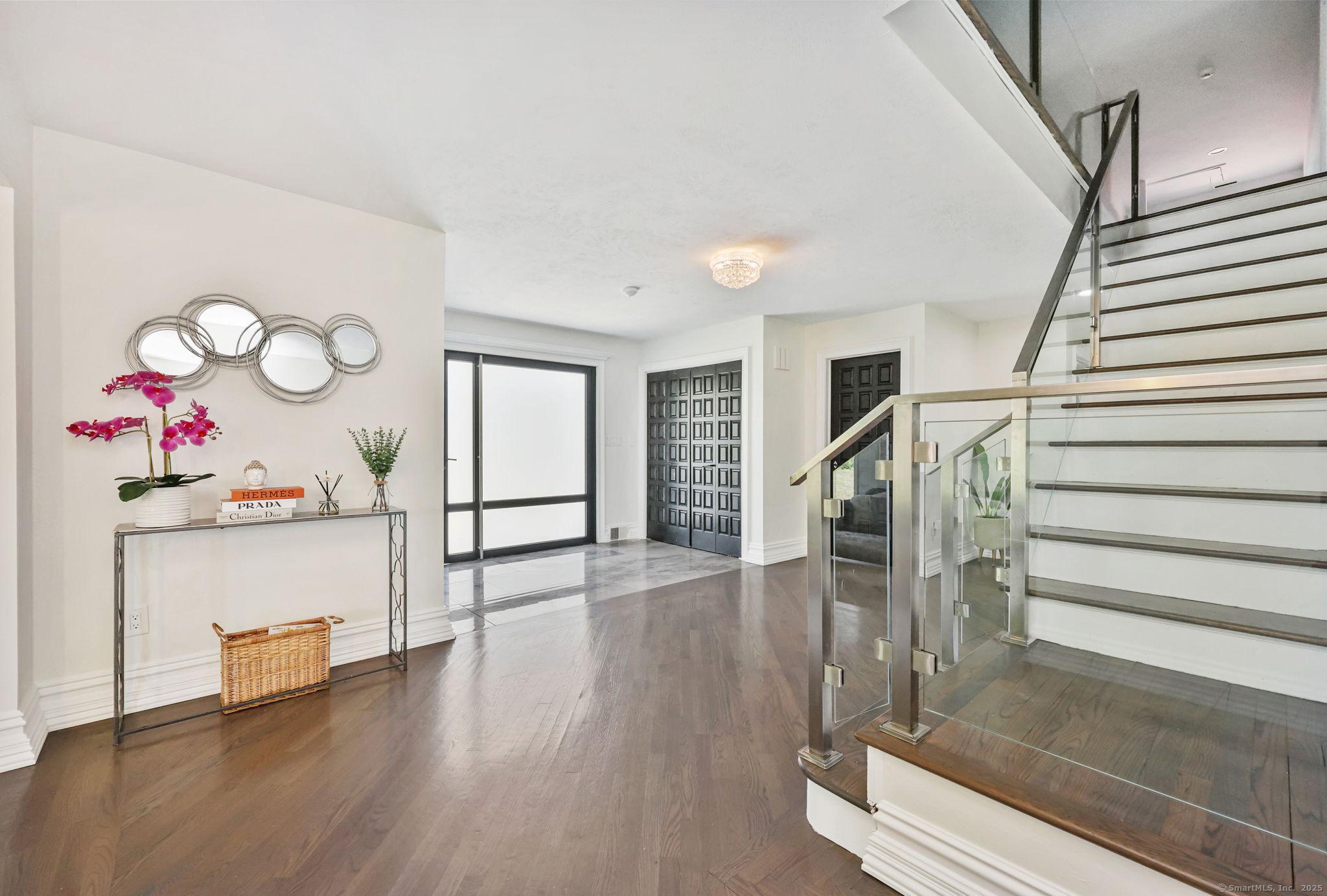 Image 4: Beautiful open foyer to greet your guests