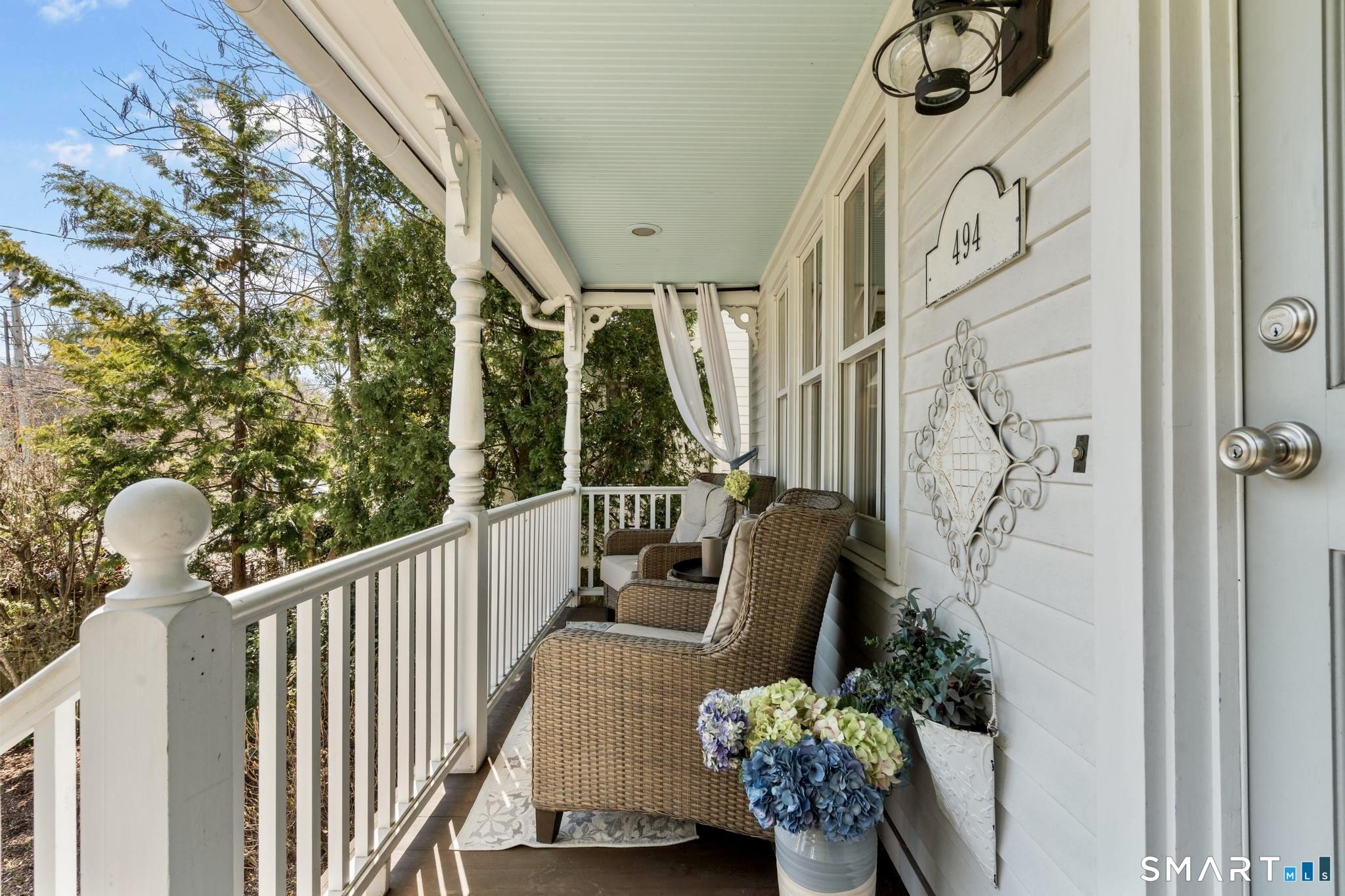 Image 3: The front porch you always dreamed of.