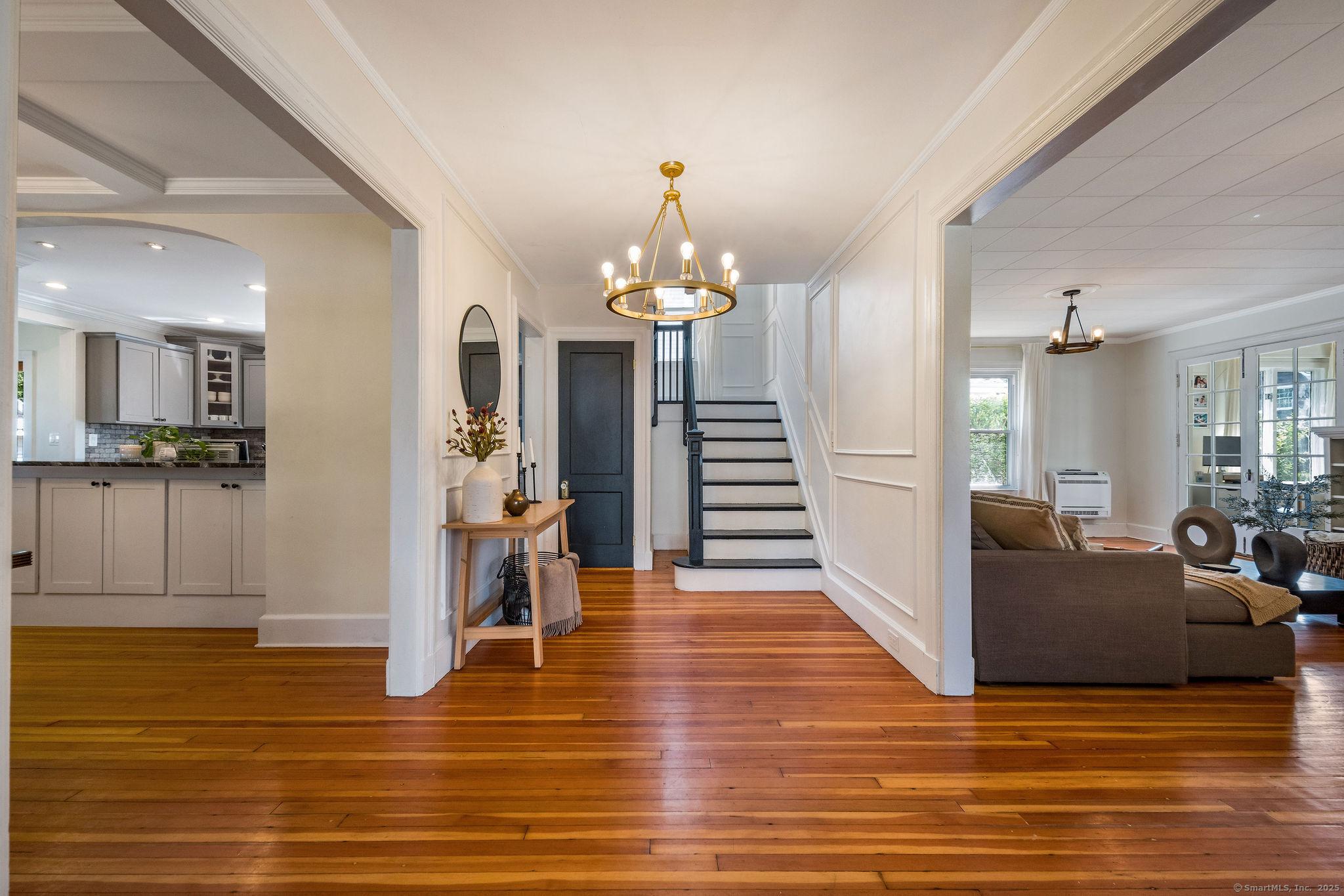 Image 2: Stunning foyer.
