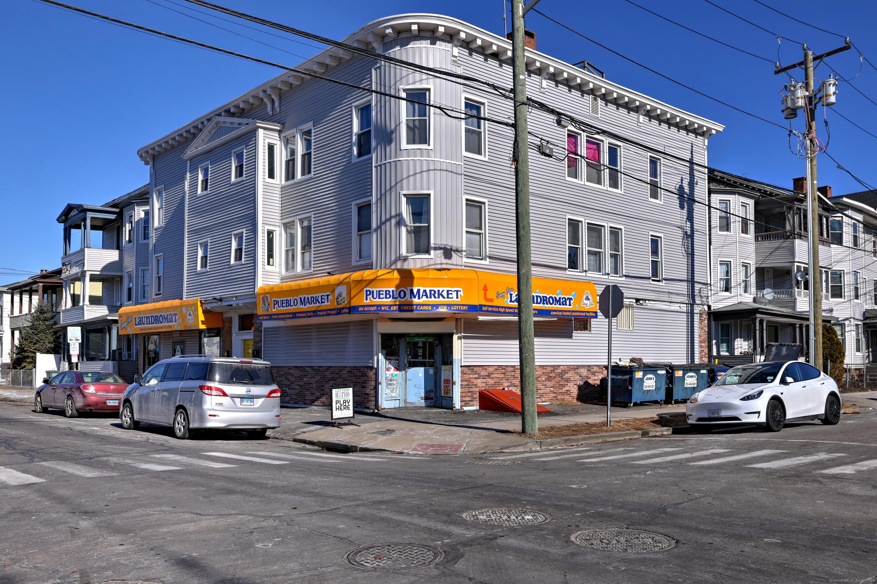 Image 2: Corner access to supermarket for drive up convenience