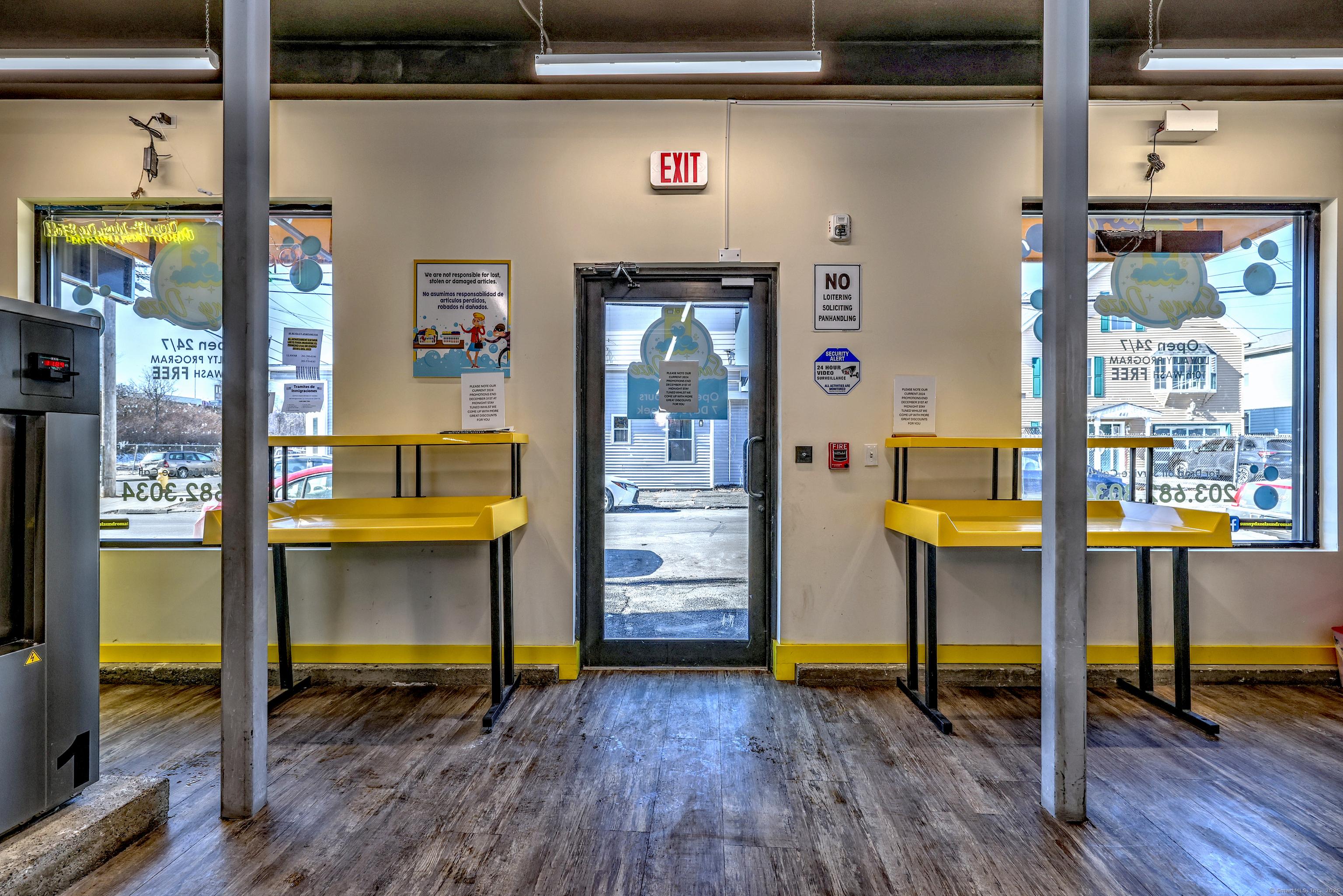 Image 3: Welcome to Sunny Daze Laundromat